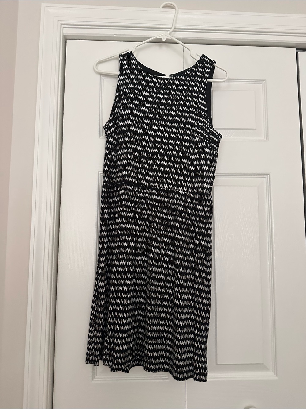 LOFT Sleeveless Black and White Zigzag Midi Dress